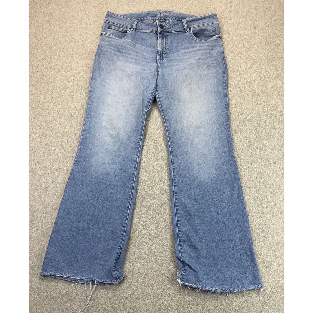 Wrangler Women's Light Wash Flare Jeans Raw Hem Distressed 36x30 Measured